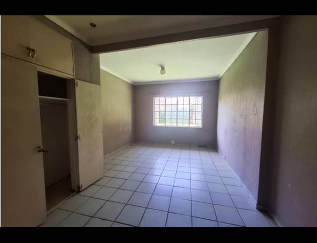 5 BEDROOM HOUSE FOR SALE IN SIMMERFIELD